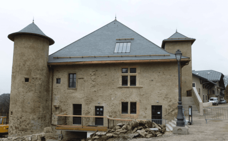 CHÂTEAU DE HAUTETOUR -Transformation en « Maison des Guides et des Artistes »